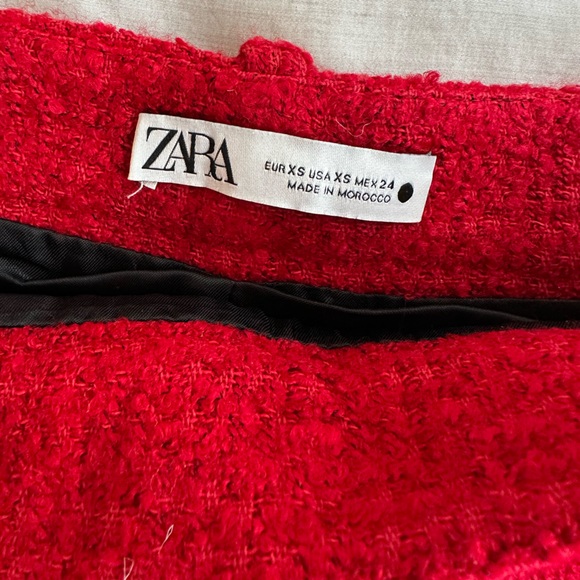 ZARA Red Mini Textured Skirt with Slit - Picture 3 of 5